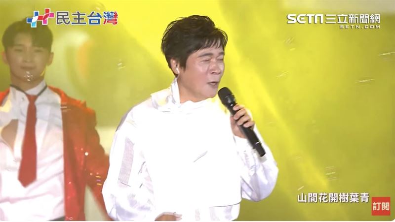 國慶晚會／60歲洪榮宏狀態驚人　合體歌后牽手飆唱〈一支小雨傘〉