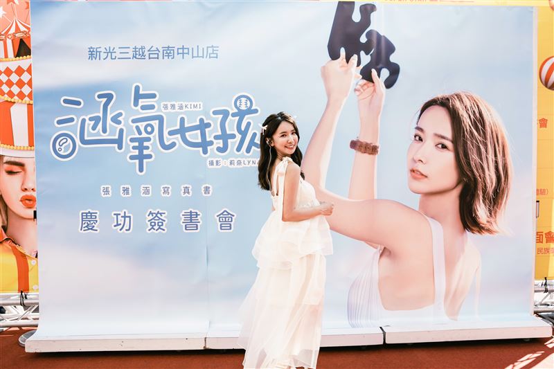 啦啦隊女神寫真超犯規　人氣超車林襄？南部鄉親暴動了