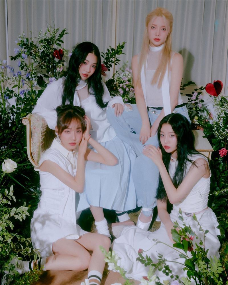 女團遭控背叛反擊了！FIFTY FIFTY爆18歲成員病倒「摘膽囊」互抬進急診