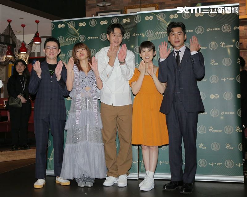 金鐘慶功／夫妻擦身獎座！劉冠廷、孫可芳曝「私下互動」1句話閃瞎眾人