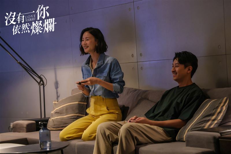 老婆隔壁房咿咿呀呀！男星「聽全程」崩潰了　反約人妻到頂樓續攤