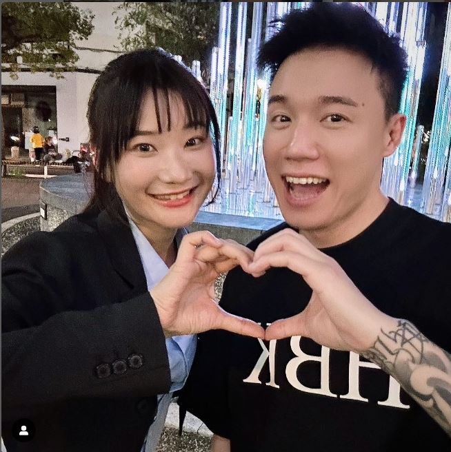 Toyz合體「新歡」愛莉莎莎比愛心:橫刀奪愛才是愛!羽球教練回應了