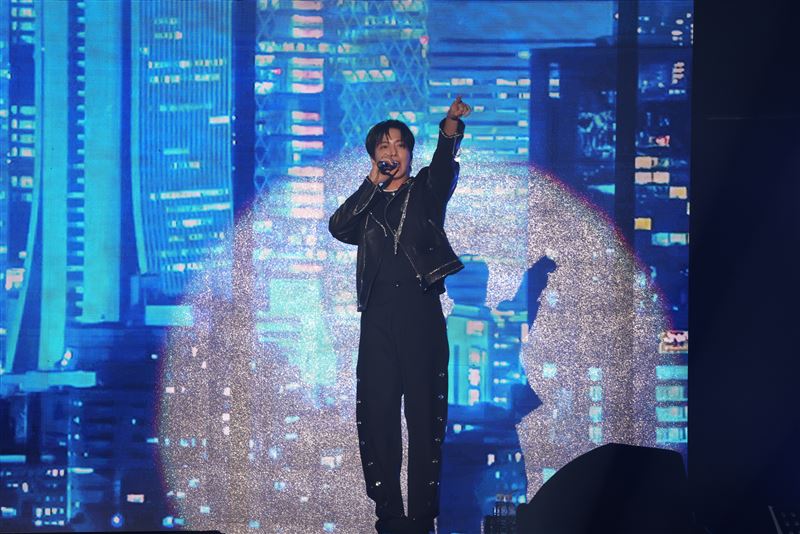 鄭容和來台狂撩粉絲！突告白「嫁給我好嗎？」見1反應氣喊：直接回家