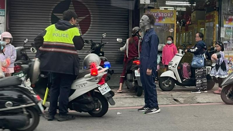 萬聖節扮殺人魔太逼真　衰男拿刀泰山街頭晃遭警盤查