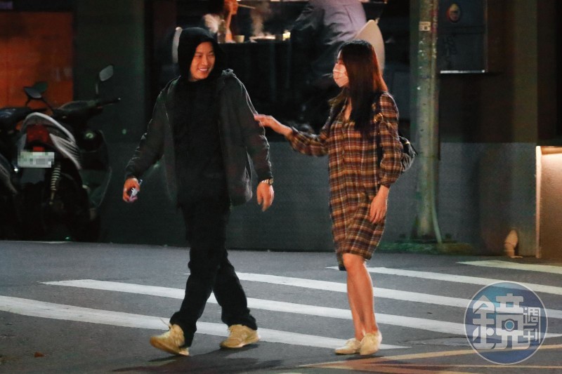 45歲尹馨爆新歡！深夜「吃宵夜、遊車河」全被拍　他1動作超親密