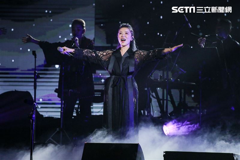 丁噹演唱會上認分手！KTV「邊哭邊唱」還曾獨自動手術