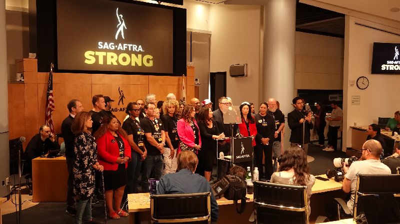 防AI侵害權益　好萊塢演員停止罷工協議含護欄條款