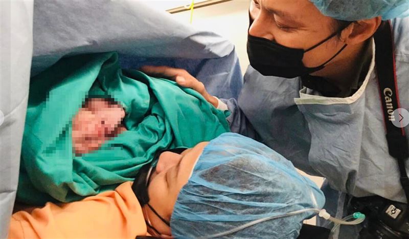 44歲秦綾謙高齡產子!親曝「產後5症狀」 認:現況很焦慮