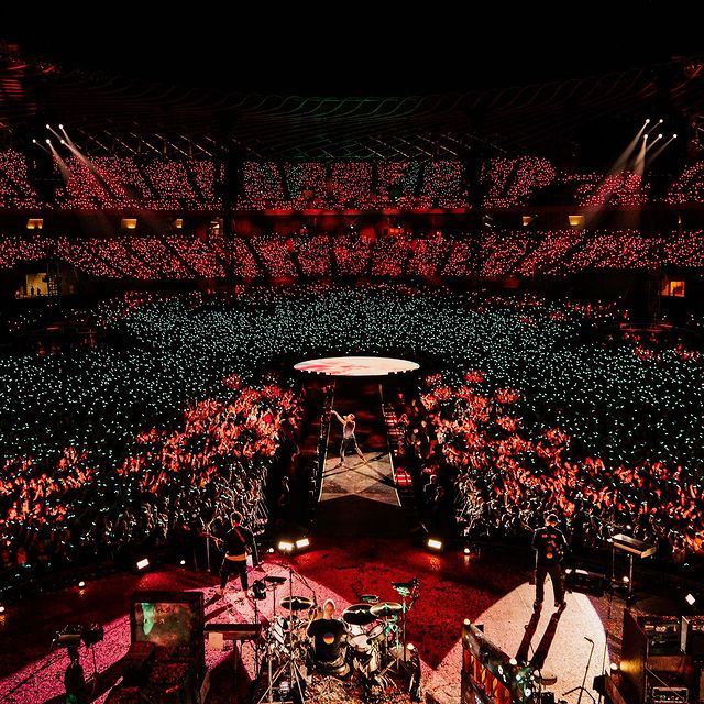 懂時事哏?Coldplay主唱談高雄旅宿業者 笑虧「飯店漲得有點貴」