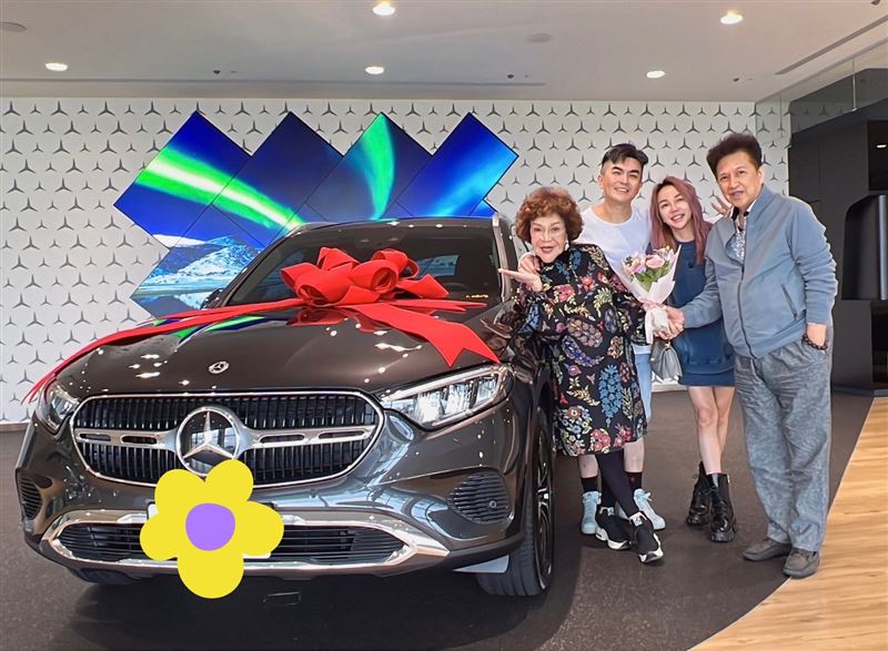 幫付小兒子頭期款！阿姑噴266萬牽賓士豪車　回憶放手慘摔往事哭了