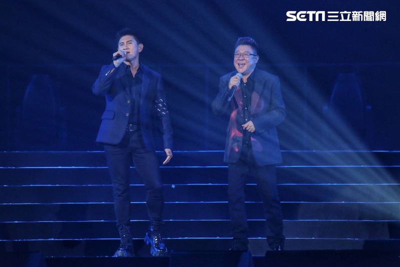 吳奇隆無預警現身小巨蛋飆唱！53歲超完美狀態曝光　全場歌迷炸裂了