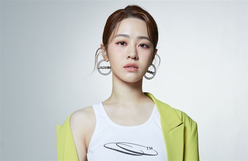 狼人殺女神官宣！成為周興哲師妹　辣秀蠻腰洩「全新動向」