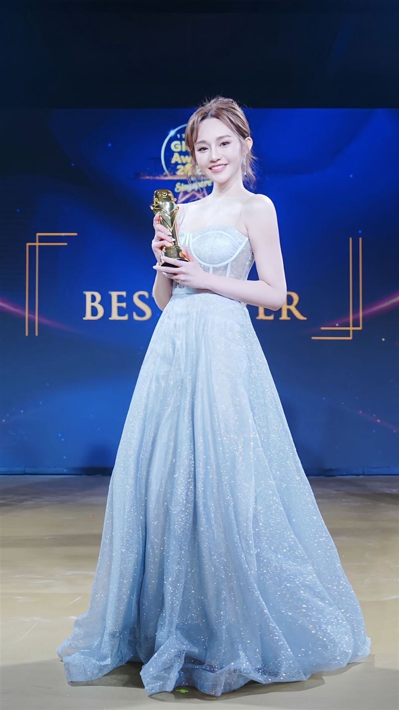 人氣主播小歐拉深V超驚豔！勇奪台灣區NO.1　含淚激動道謝