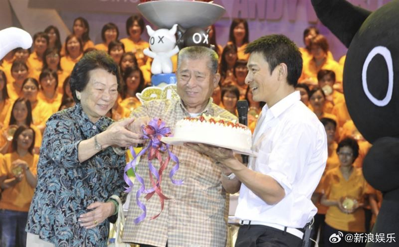 劉德華父親驚傳離世!經紀公司回應「正在處理後事」曝華仔現況