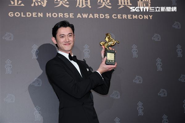 金馬60／吳慷仁首奪影帝哭了！邵雨薇台下「真實表情」全被拍