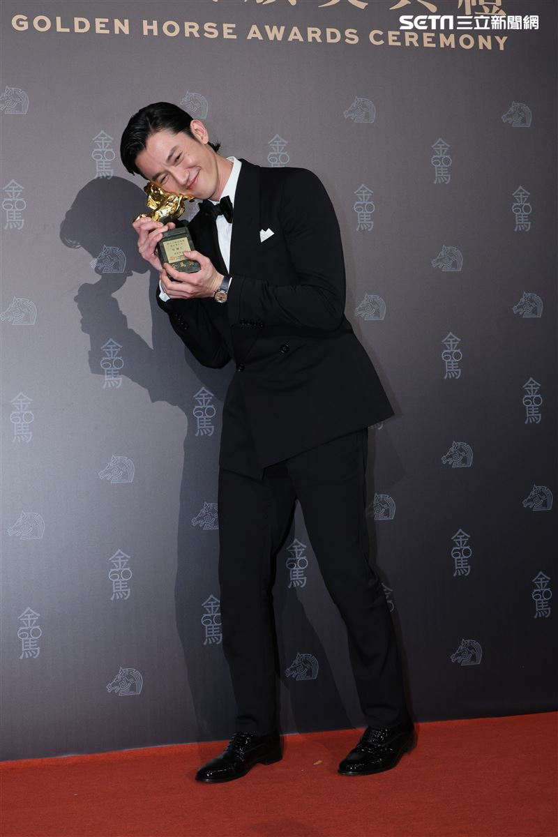 後台直擊／吳慷仁奪金馬影帝！李安現身狂讚：台灣有你太棒了