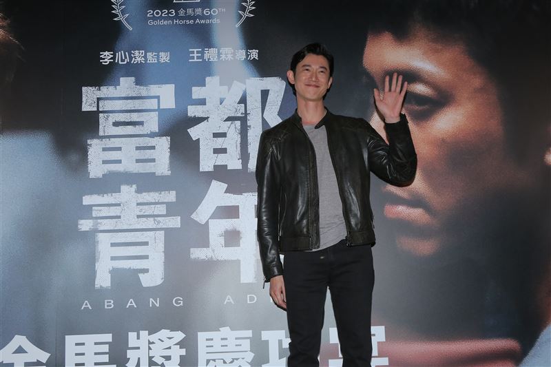 吳慷仁奪影帝終結摃龜問：你們有贏錢吧！甜謝邵雨薇「幫我照顧家人」