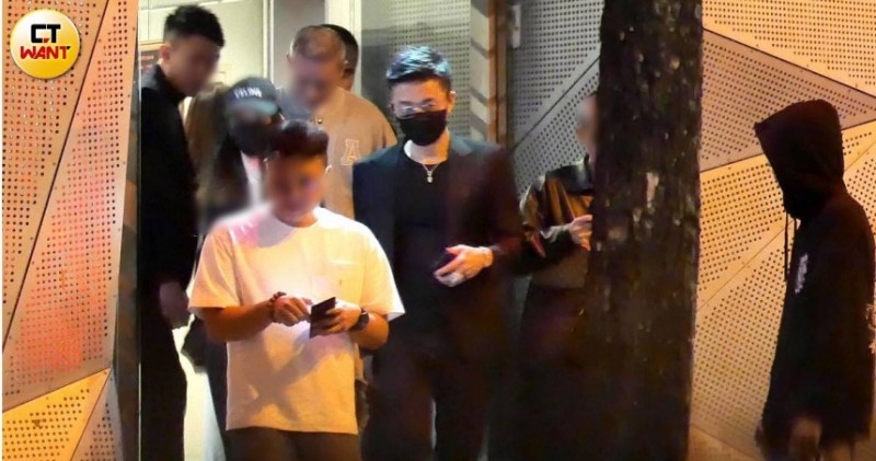 情斷席惟倫1年！周予天「帶妹上夜店」狂歡全被拍　爆親密互動超有戲