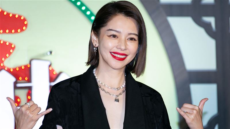 徐若瑄爆離婚6天後首發文！中日雙語曝好消息　隔25年終於再相見