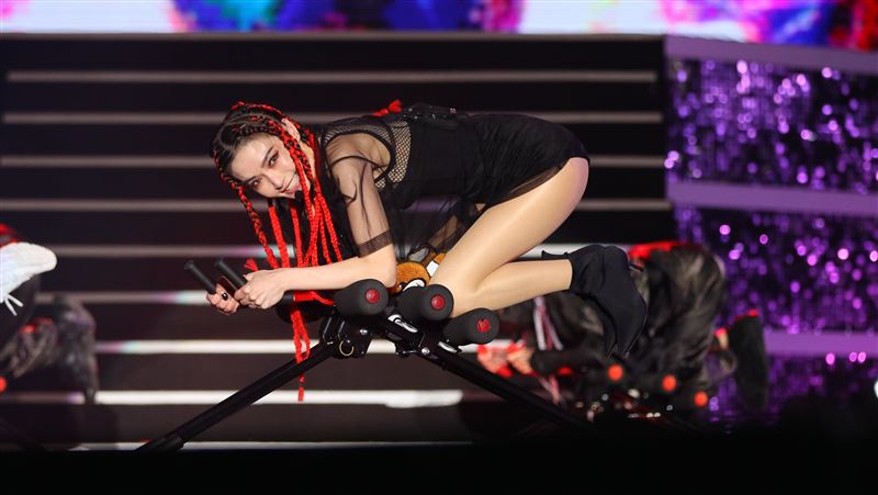 謝金燕累到哀怨面癱！備戰高雄跨年「親揭新歌進度」：不能錯過