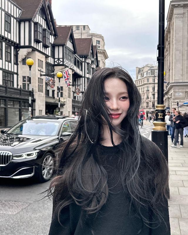 人間AI Karina戀愛了？「網揪3疑點」　因為橘子皮與ZB1成員太曖昧