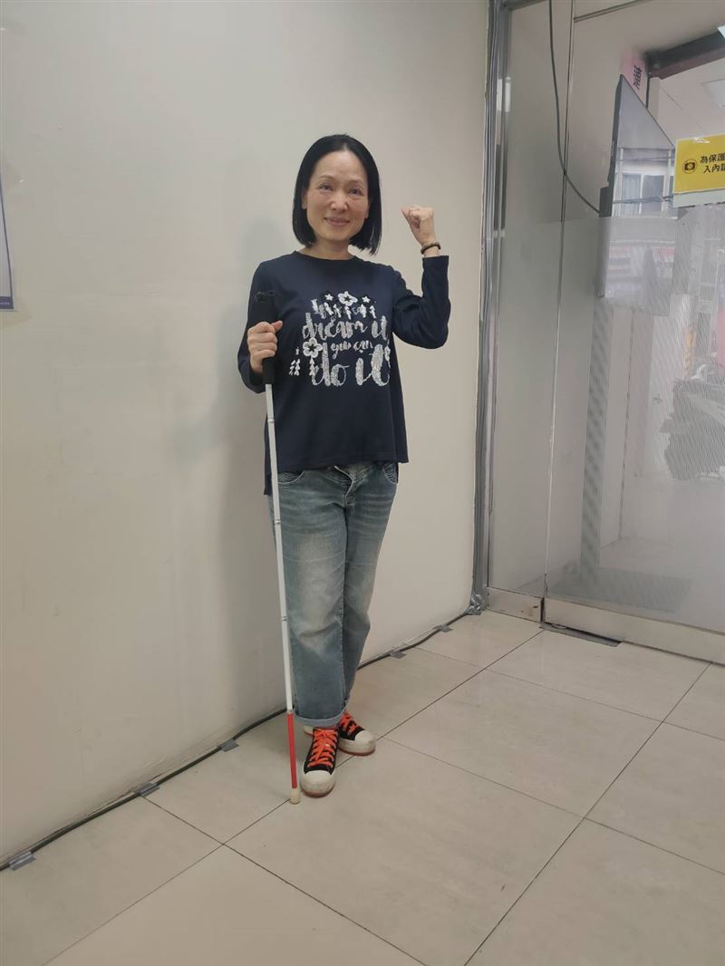 雙眼全盲又老公過世！55歲《天天開心》主持人「悲慘近況」曝光