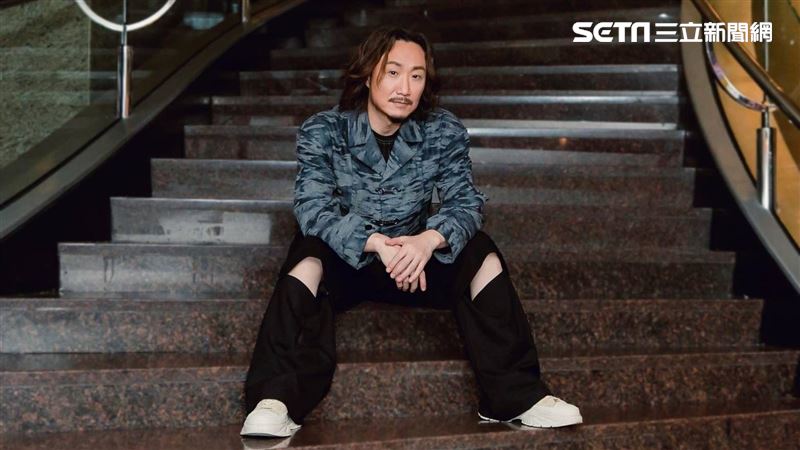 獨家/鄭中基雙腿太美!修長纖細贏過選美小姐 出席活動遭禁穿短褲