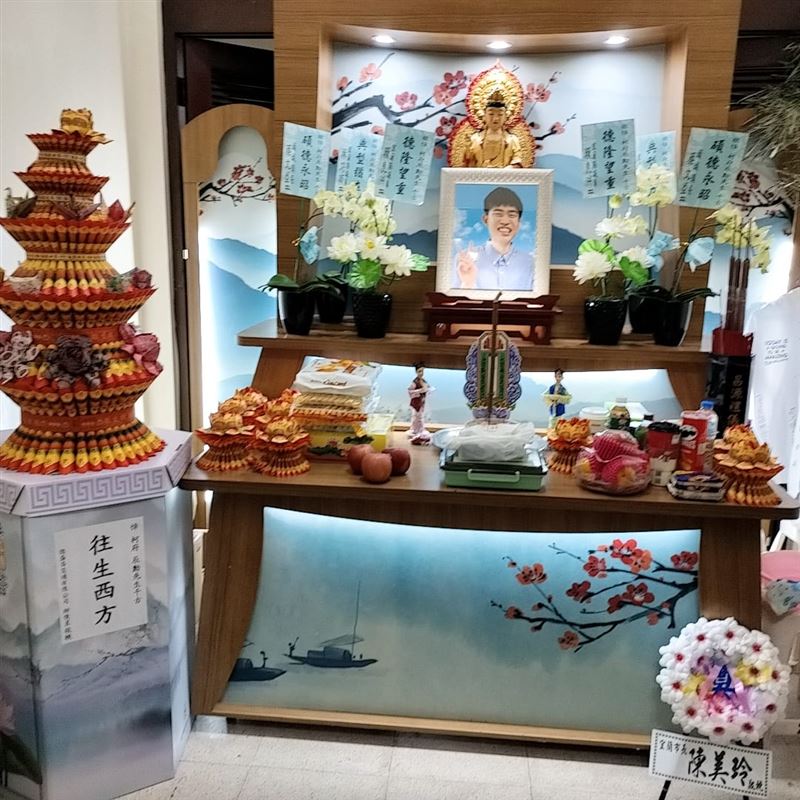 獨家／與許常德互動如父子！柯辰勳遺照藏洋蔥「親手設計骨灰罈」曝光