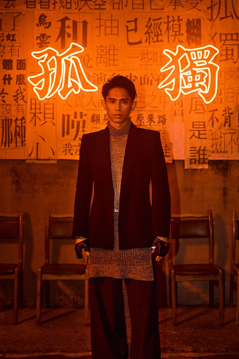 男星「私下面」曝光！猛踩百萬保時捷　發狠模樣流出嚇壞了