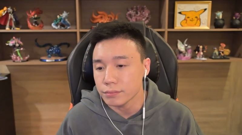 Toyz砸爛冠軍戒指「退出電競圈」：統神沒錯！直播5萬人陪誦佛經