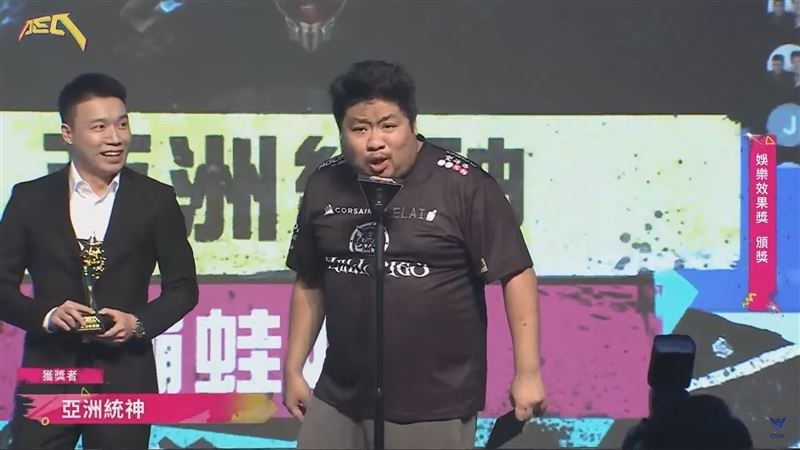 她逆風挺Toyz批假正義！開酸統神「不尊重」：確定是給小孩典範？