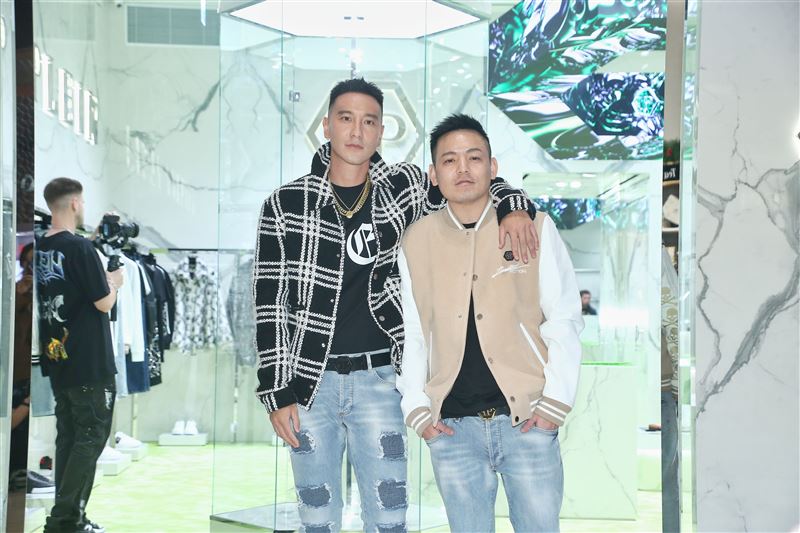 春風亂丟煙蒂道歉!「壞習慣要改」買內褲送王陽明讚「尺寸超大」