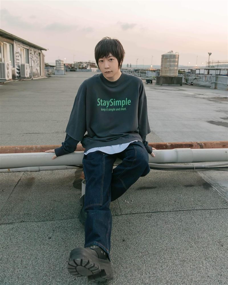 才發文駁斥假唱！阿信疑遭昔合作夥伴插刀「全程沒唱」　網全炸鍋了