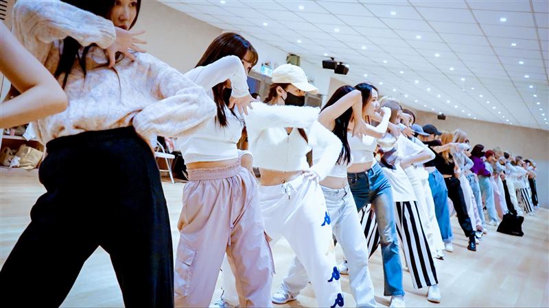 啦啦隊女神開唱！12萬上帝視角包廂秒殺　買2日套票可以看彩排