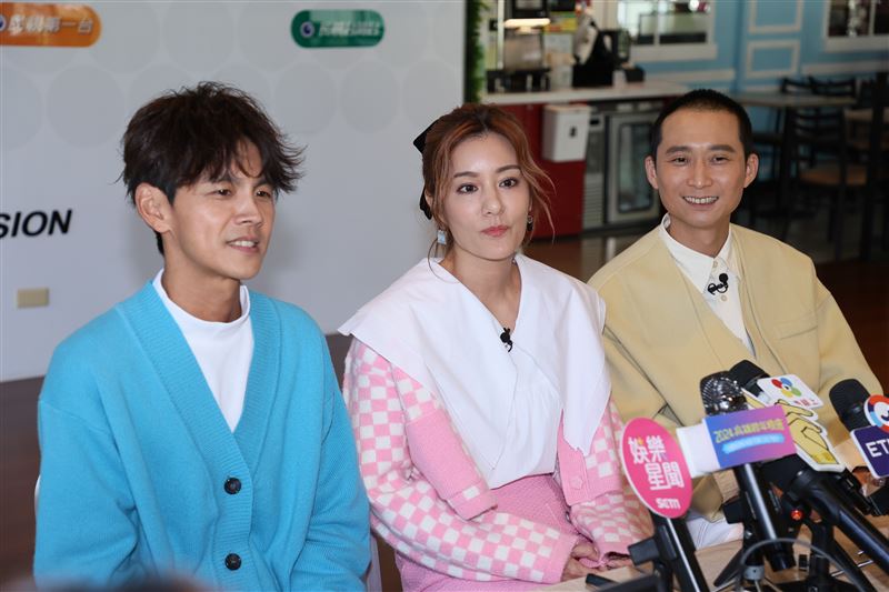 阿翔遭爆國文考30分　親教小一女兒功課！Grace浩子超傻眼