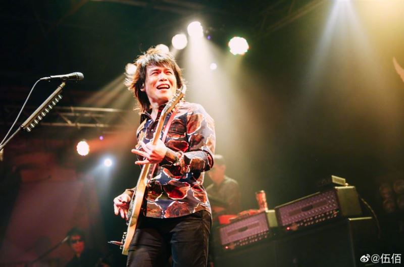 五月天疑假唱被罵翻！伍佰「不唱」卻爆紅　網：歌手最高境界