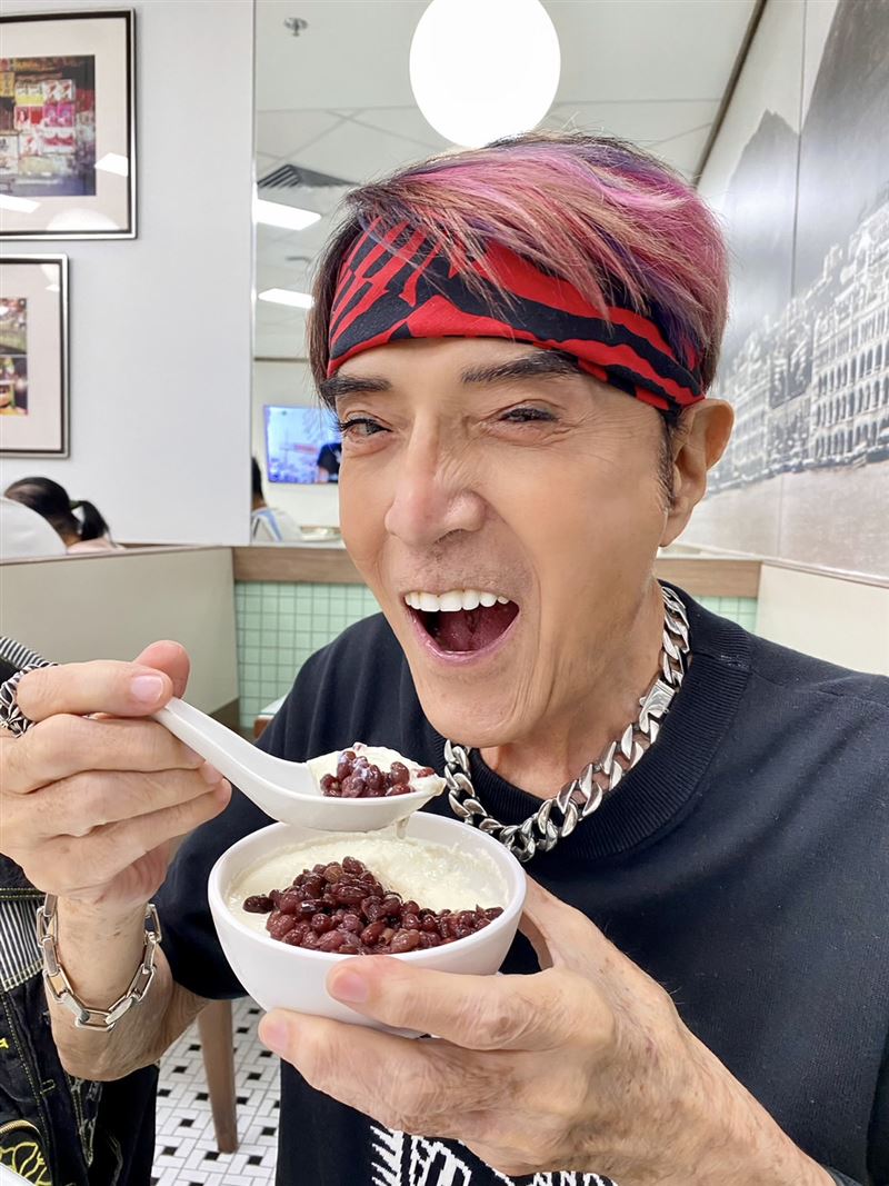 昔鬼門關前走一遭！89歲鑽石歌王腹痛險送醫　最新現況曝光