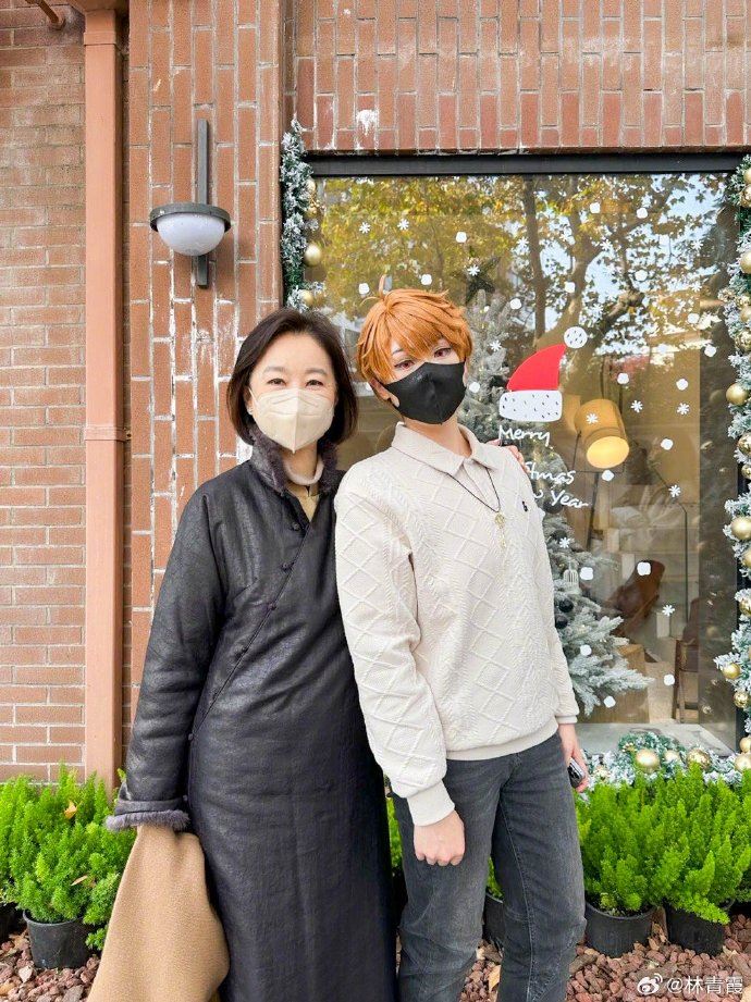 林青霞街頭搭訕路人「求合照」！背後原因曝光　網大讚：親民