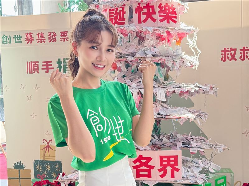 看張書偉下跪噴淚！謝京穎被30萬鑽戒套牢　下一秒驚語：誓詞去哪抄的