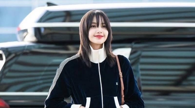 Lisa輸給冬陰功!餐廳曬「泡麵禮盒合照」 網歪樓:哪裡買得到