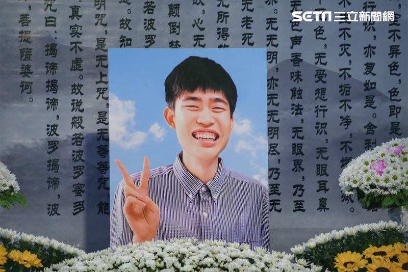 柯辰勳母抄佛經小壁虎爬床！見1暖心互動　感動：我的愛回來看媽媽了