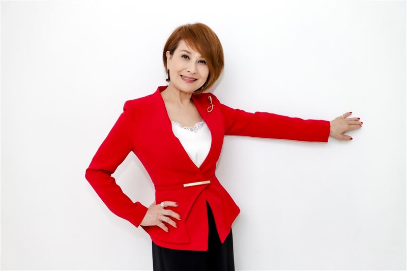 睽違7年突現身本土劇！秀場女王片場驚見「前夫」喊一句遭疑放閃