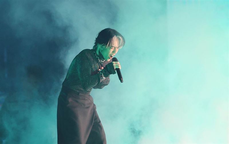 林宥嘉演出中斷！台上突崩潰大哭　「雙腿發軟」罕吐內心恐懼