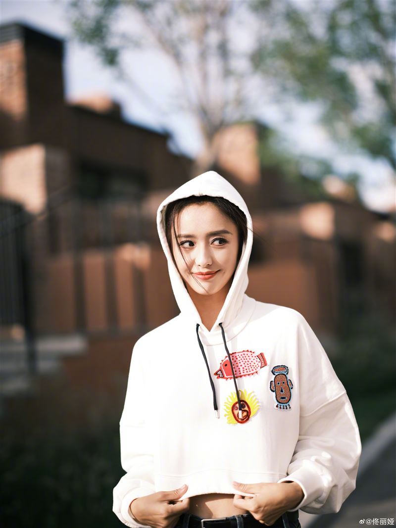 「新疆第一美」中國女星離婚2年！意外入股前夫公司5%　網嚇喊三觀開了