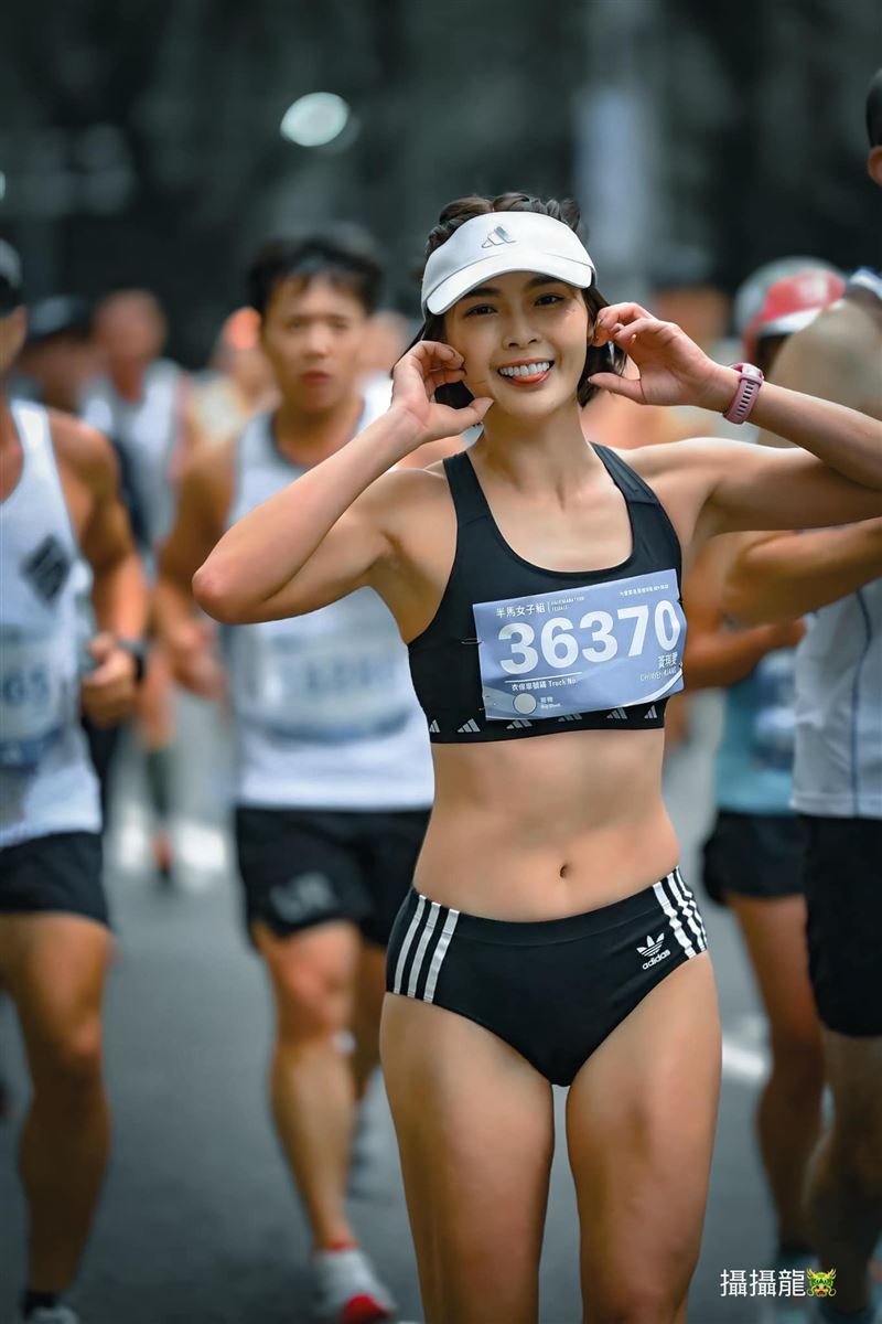 體脂肪17！黃沐妍跑台北馬拉松「身材超驚人」　卻嘆：沒有腹肌