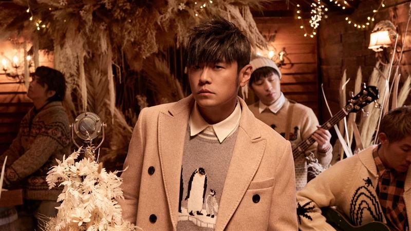 周杰倫無預警上架新歌〈聖誕星〉！提早3小時上線　寒流夜飄濃濃聖誕風