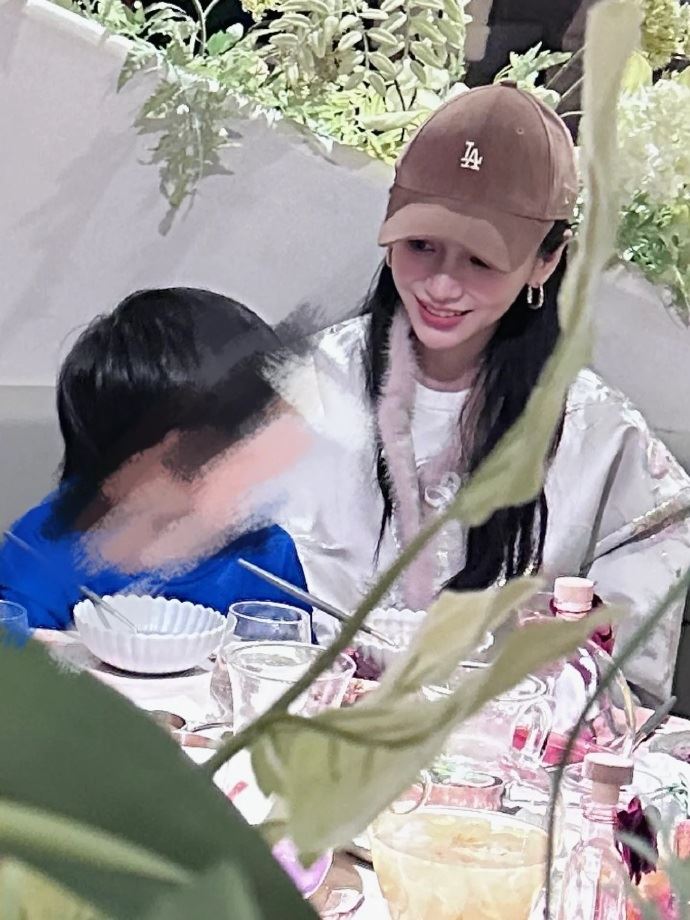 Angelababy神隱2個月被偶遇!照片遭揪2疑點曝光反挨酸