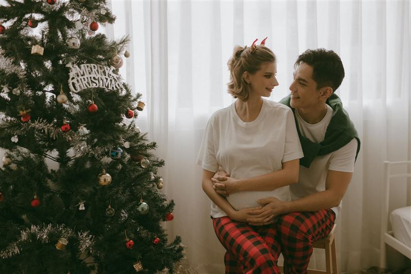 祖雄甜蜜環抱佳娜　孕婦寫真曝光！根本最美聖誕節禮物