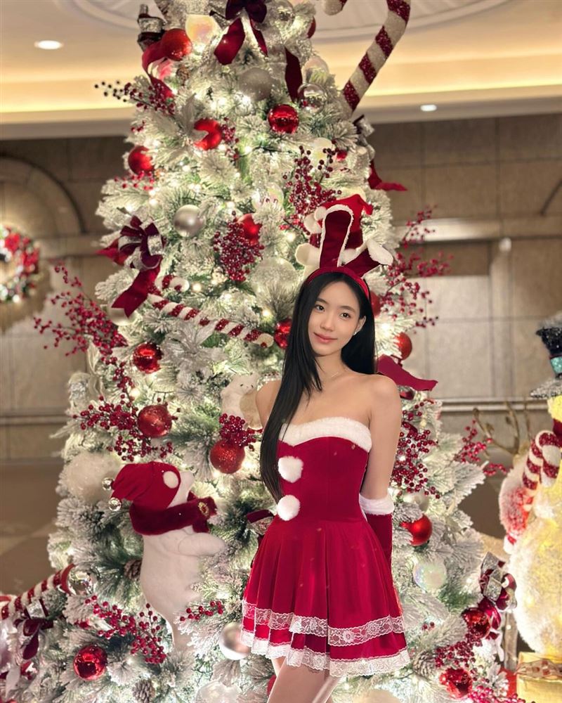 小S兩個女兒都脫了　辣扮聖誕兔女郎！整片美背螞蟻腰被看光