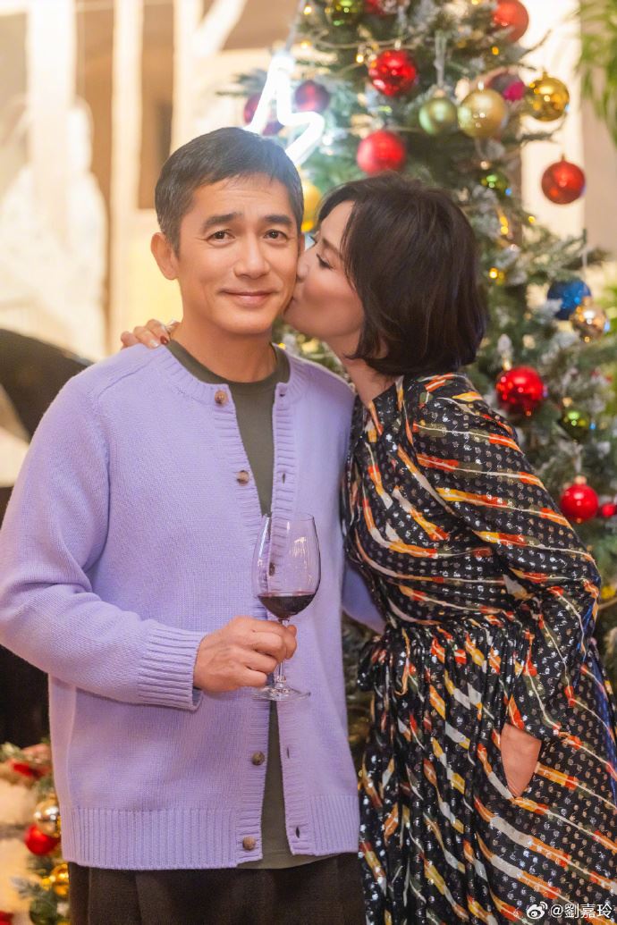 劉嘉玲甜吻梁朝偉曬照放閃！發文「1舉動」粉絲直呼：被閃瞎